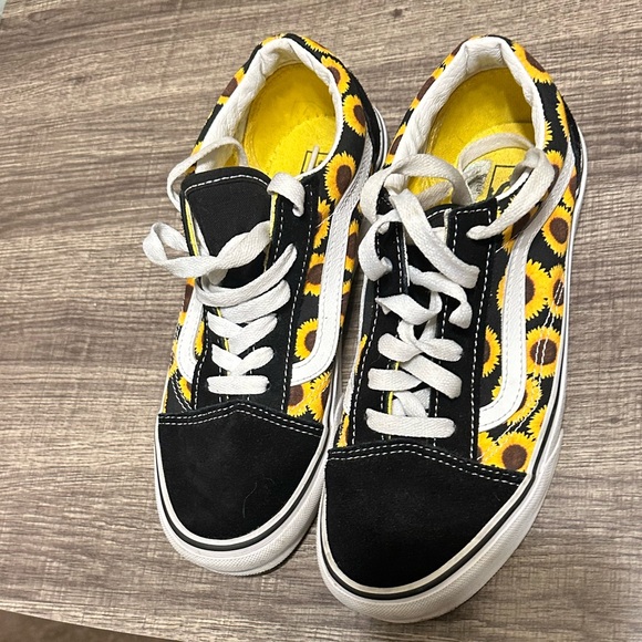 Shoes - Picture 2 of 2